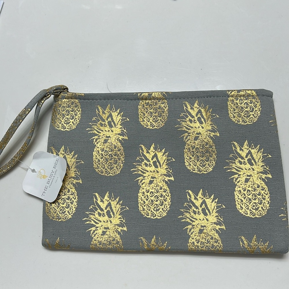 Pineapple clutch